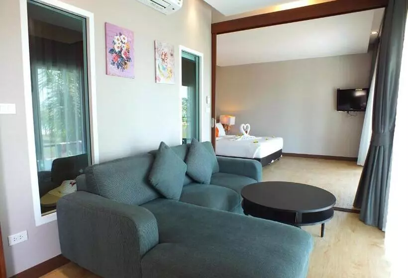 Hotelli C&n Kho Khao Beach Resort Sha Plus