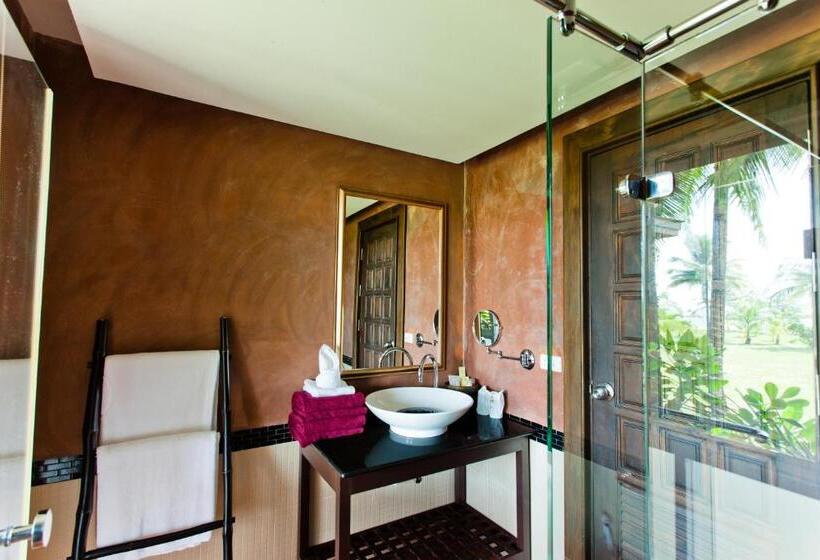 Отель C&n Kho Khao Beach Resort Sha Plus