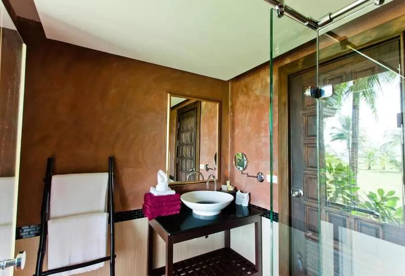 Hotelli C&n Kho Khao Beach Resort Sha Plus