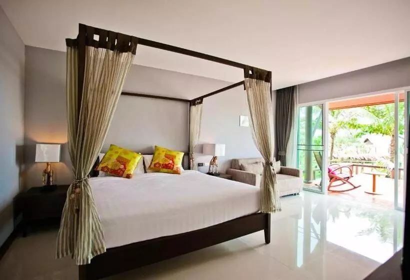 Hotelli C&n Kho Khao Beach Resort Sha Plus