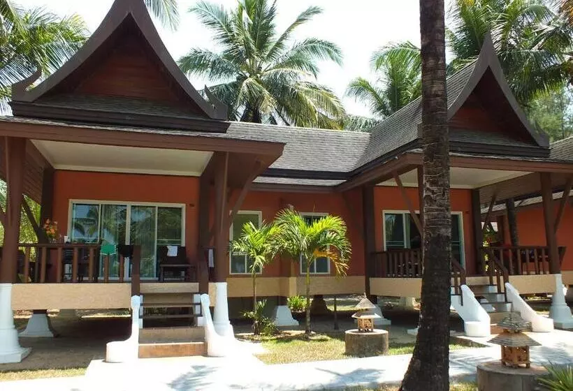 Hotelli C&n Kho Khao Beach Resort Sha Plus