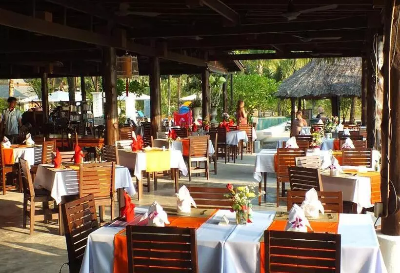 Hotelli C&n Kho Khao Beach Resort Sha Plus