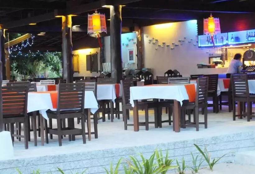 Hotelli C&n Kho Khao Beach Resort Sha Plus