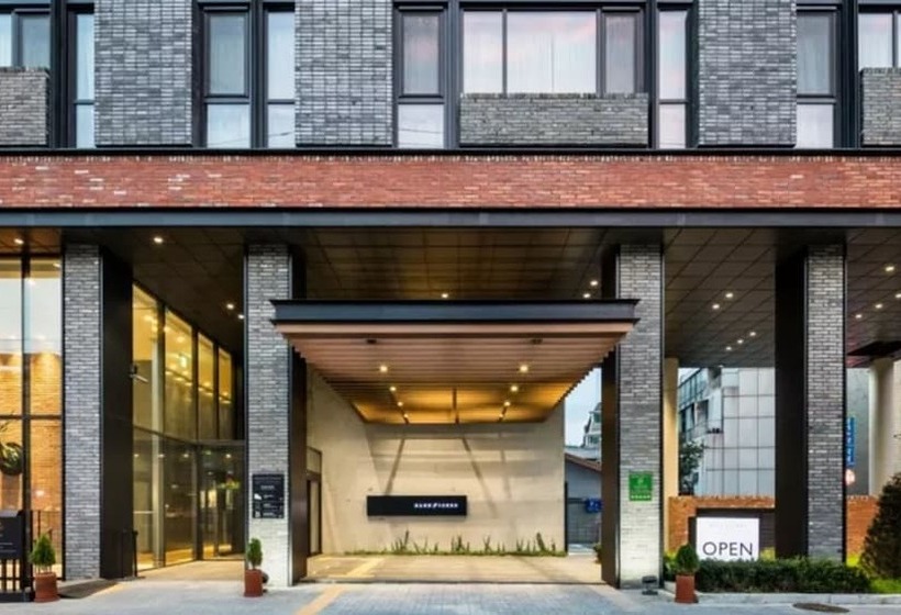 Handpicked Hotel & Collections