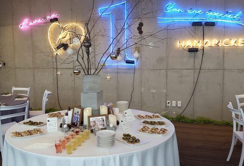 Handpicked Hotel & Collections