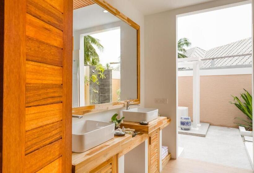 هتل Kudafushi Resort & Spa