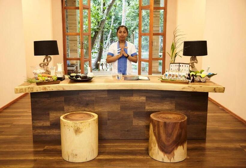 هتل Kudafushi Resort & Spa