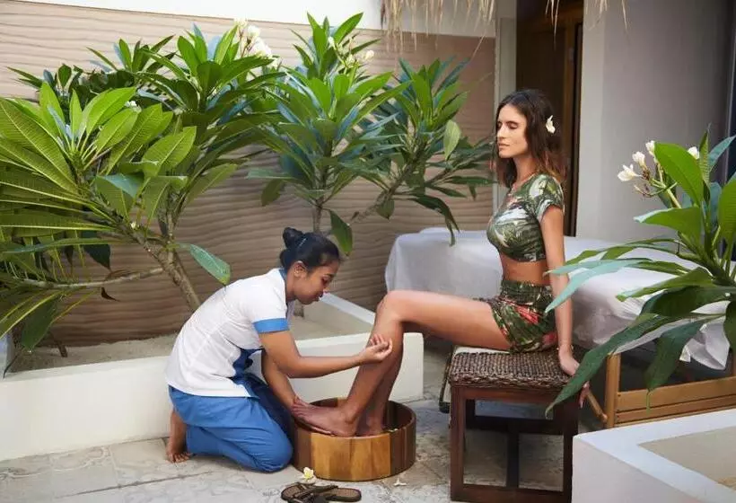 هتل Kudafushi Resort & Spa