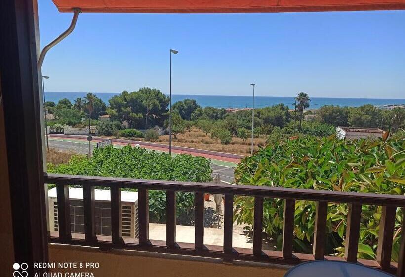 فندق Serra D írta