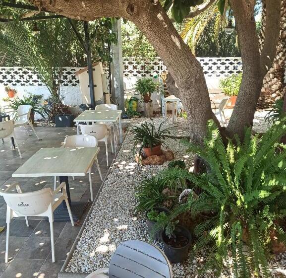 فندق Serra D írta