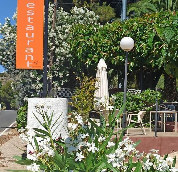 فندق Serra D írta