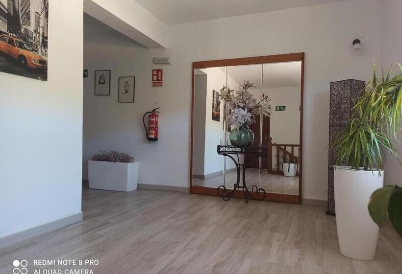 فندق Serra D írta