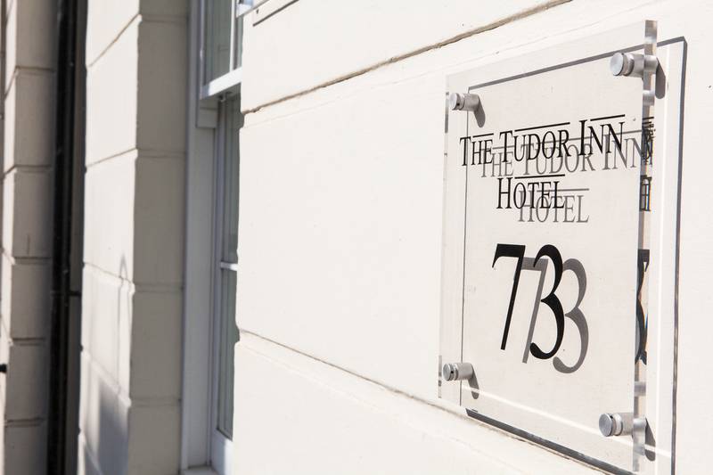 酒店 The Tudor Inn