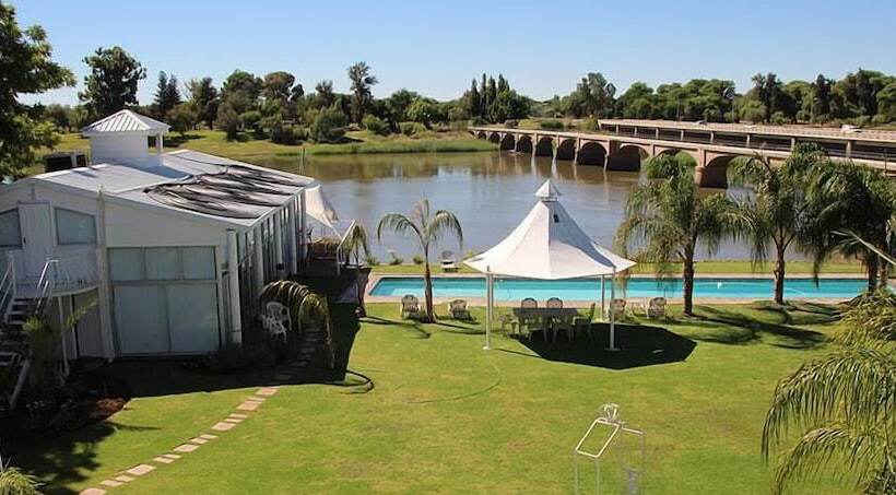 צימר Belurana River Manor