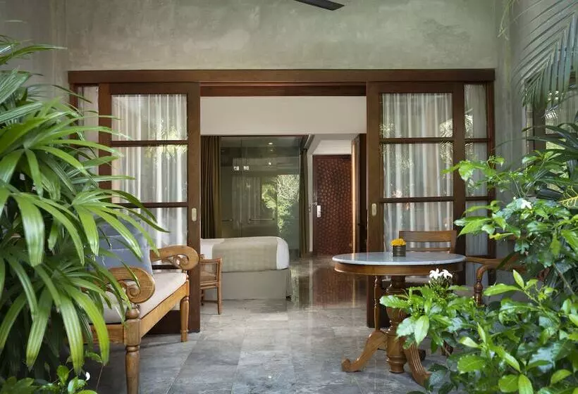 هتل Adiwana Resort Jembawan