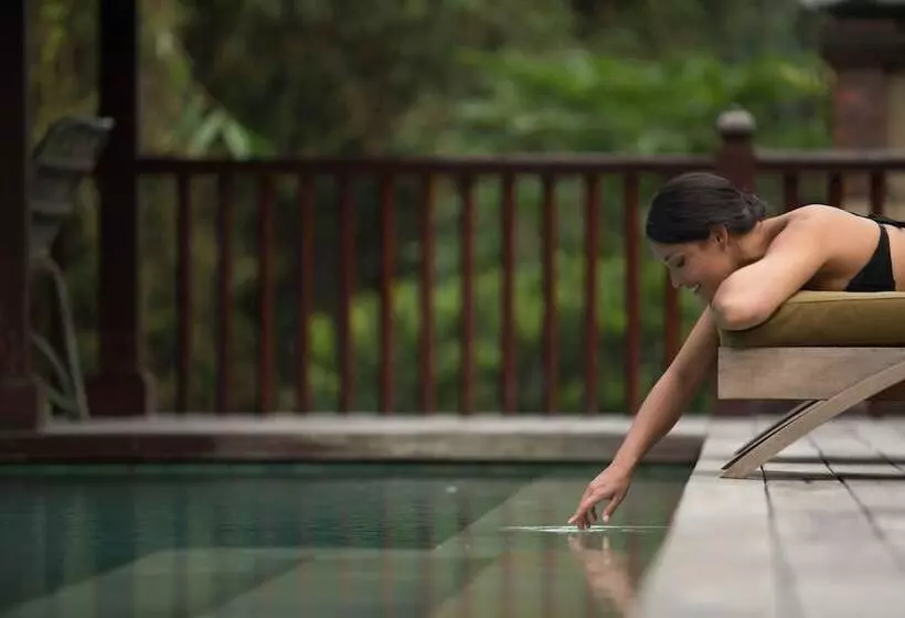 هتل Adiwana Resort Jembawan
