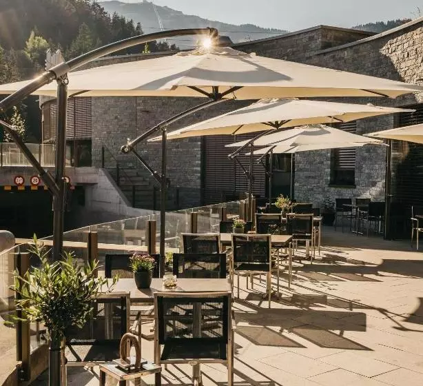ホテル Peaks Place Apartments & Spa