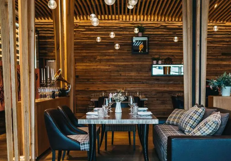 ホテル Peaks Place Apartments & Spa