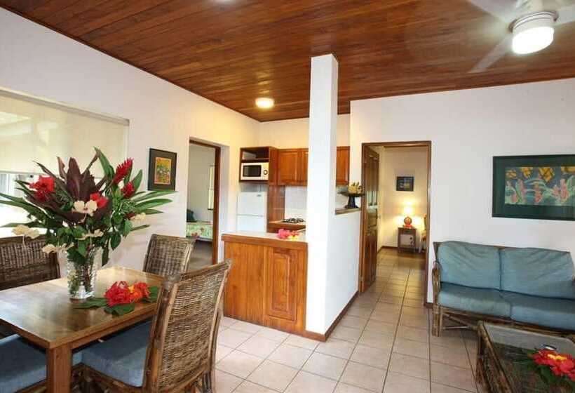 هتل Poppys On The Lagoon