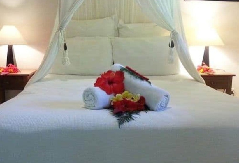 هتل Poppys On The Lagoon