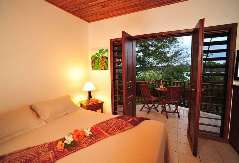 هتل Poppys On The Lagoon