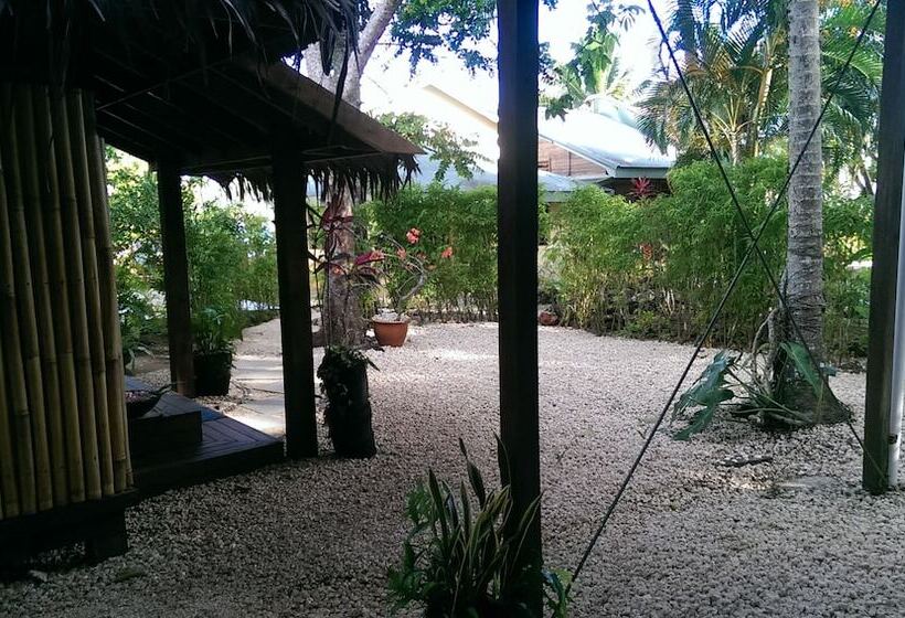 هتل Poppys On The Lagoon