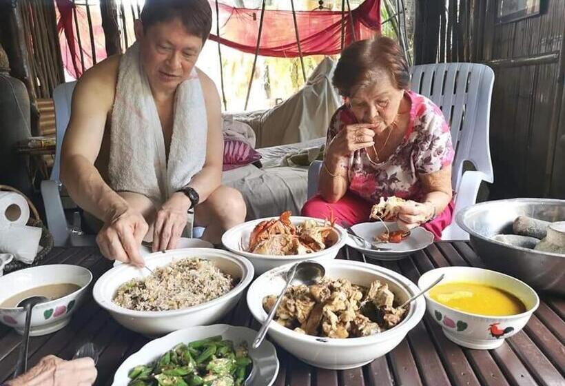 هتل The Secret Sanctuary Boutique Cottage Kuching