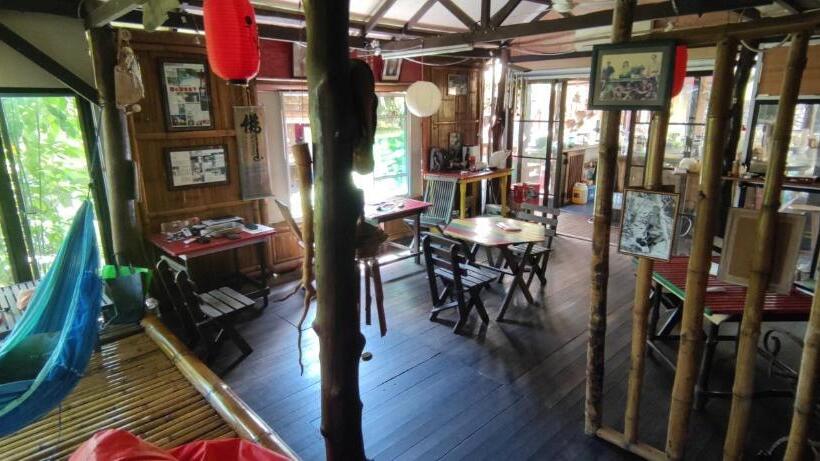 هتل The Secret Sanctuary Boutique Cottage Kuching