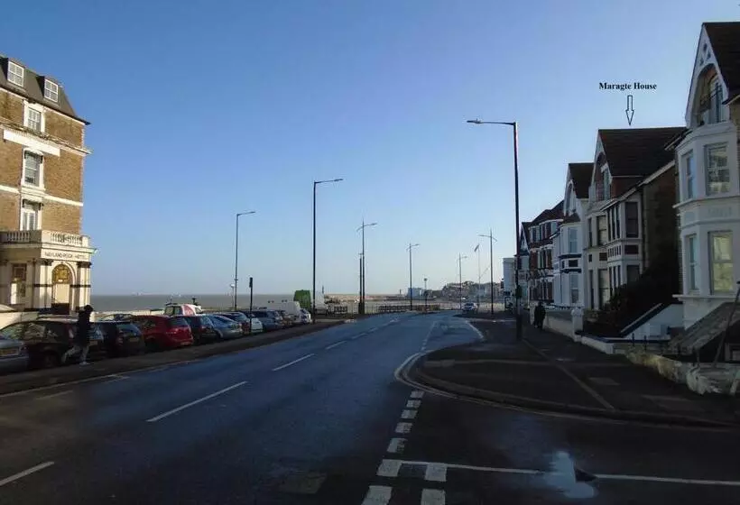 Aamiaismajoitus (B&B) Spectacular Sea View Double, With Exclusive Bathroom & Use Of Patio And Bike Store