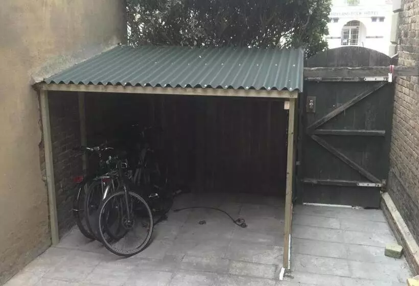 Aamiaismajoitus (B&B) Spectacular Sea View Double, With Exclusive Bathroom & Use Of Patio And Bike Store