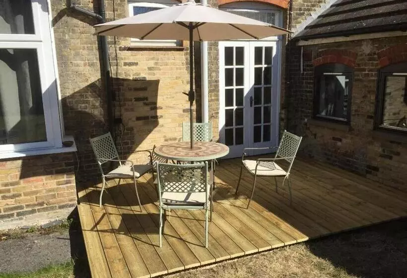 Aamiaismajoitus (B&B) Spectacular Sea View Double, With Exclusive Bathroom & Use Of Patio And Bike Store