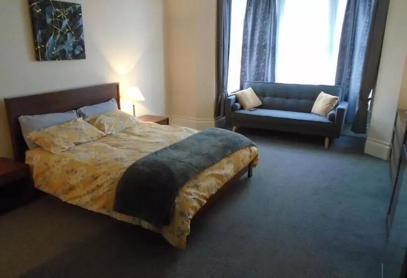 Aamiaismajoitus (B&B) Spectacular Sea View Double, With Exclusive Bathroom & Use Of Patio And Bike Store