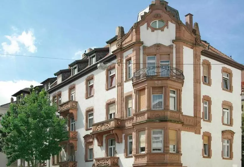 Budgetrooms   Souterrain Private Rooms & Kitchen