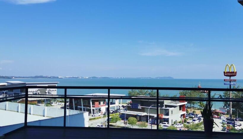 Dwharf Seaview Executive Suit Portdickson