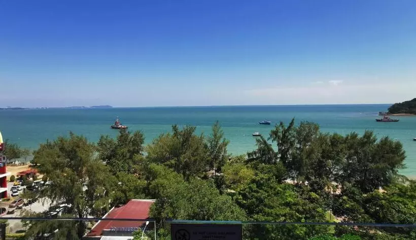 Dwharf Seaview Executive Suit Portdickson