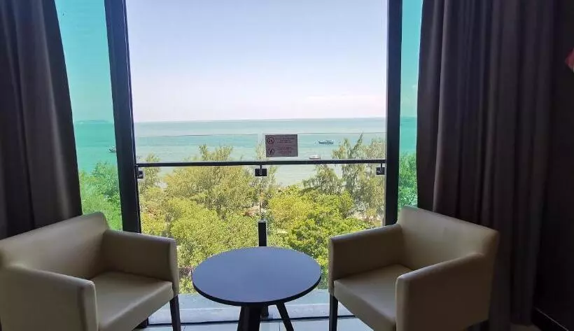 Dwharf Seaview Executive Suit Portdickson