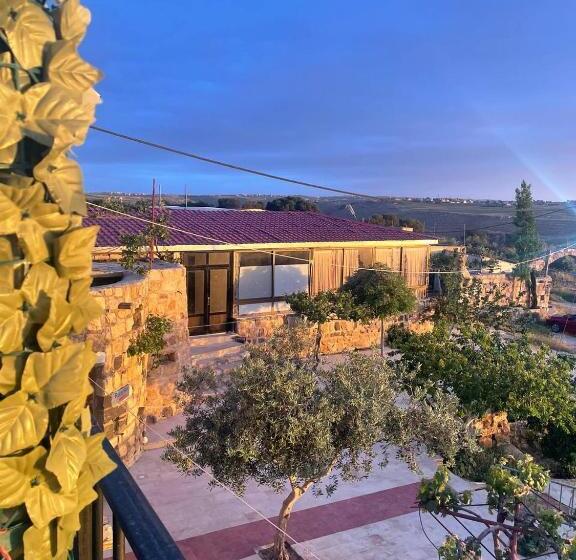 تختخواب و صبحانه Al Karak Countryside And