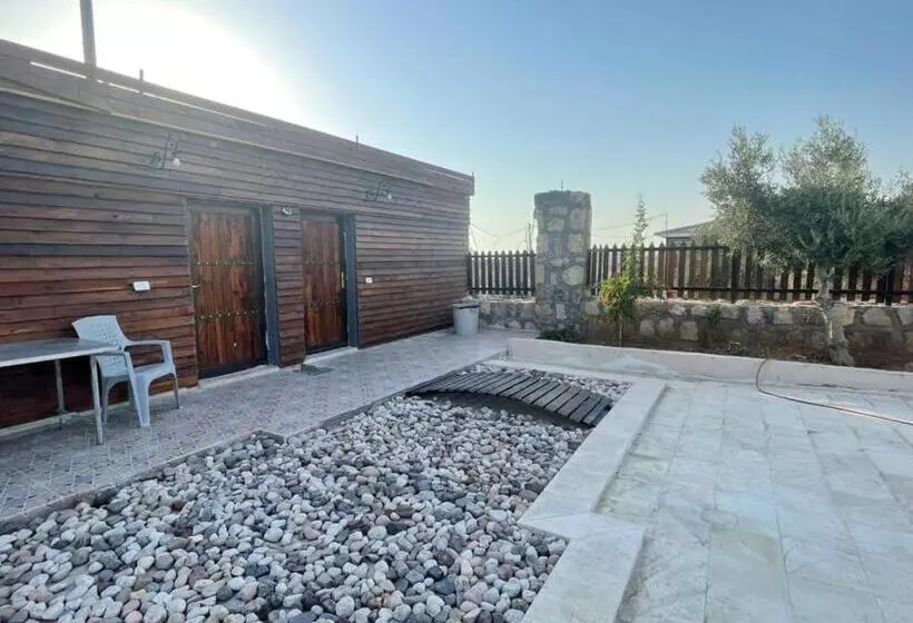 تختخواب و صبحانه Al Karak Countryside And