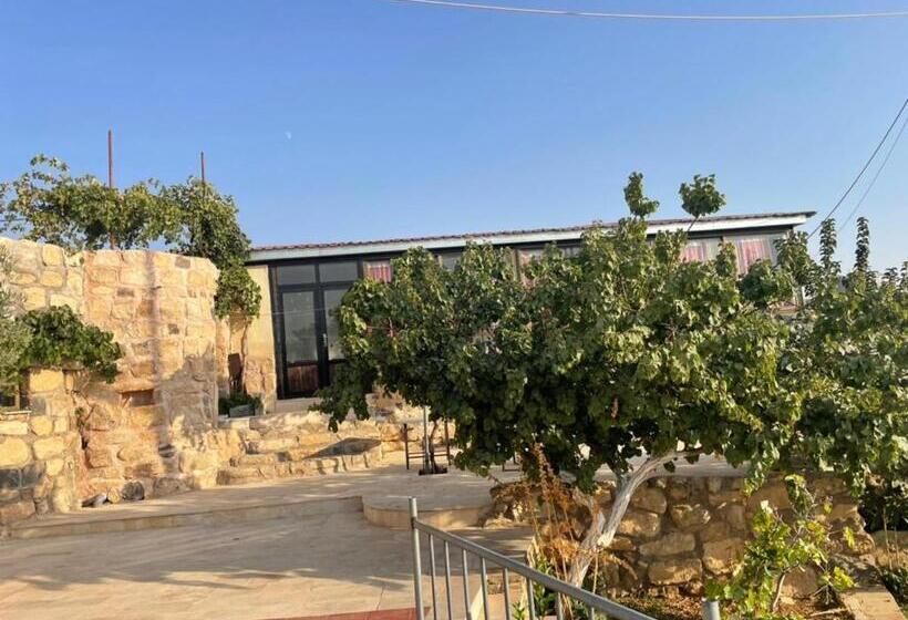 تختخواب و صبحانه Al Karak Countryside And