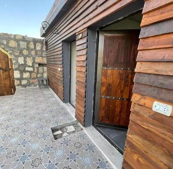 تختخواب و صبحانه Al Karak Countryside And