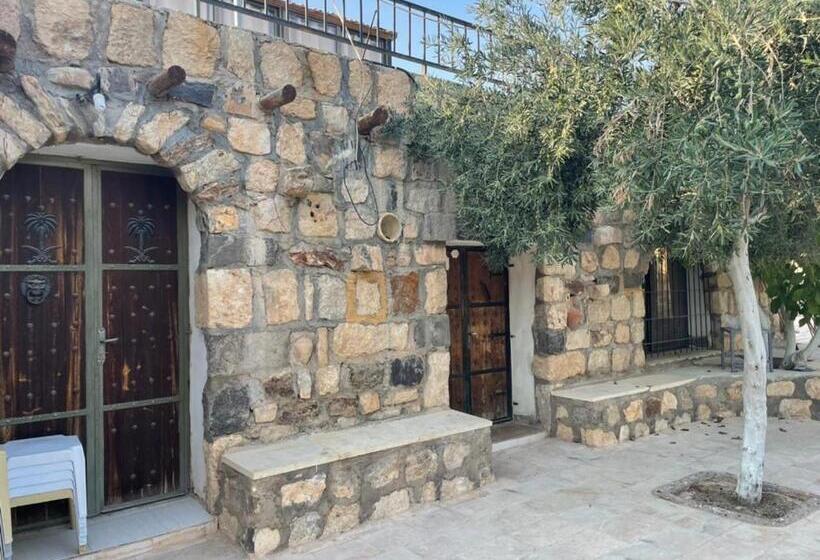 تختخواب و صبحانه Al Karak Countryside And