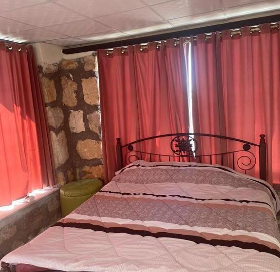 تختخواب و صبحانه Al Karak Countryside And