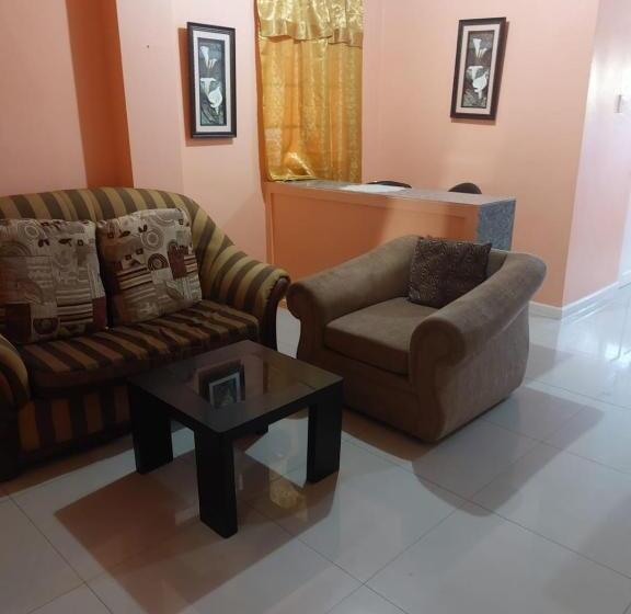 تختخواب و صبحانه Shernette Nest