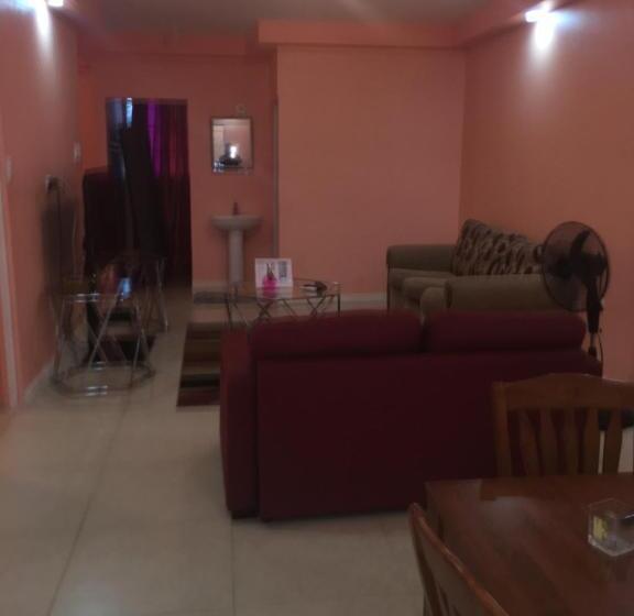 تختخواب و صبحانه Shernette Nest