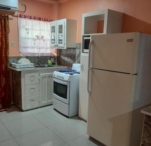 تختخواب و صبحانه Shernette Nest