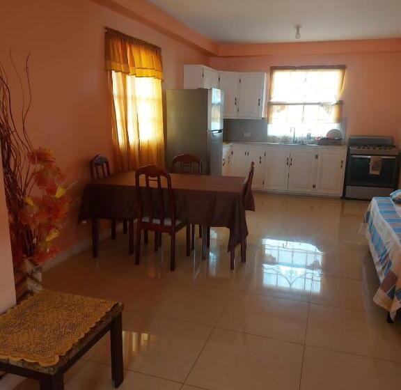 تختخواب و صبحانه Shernette Nest