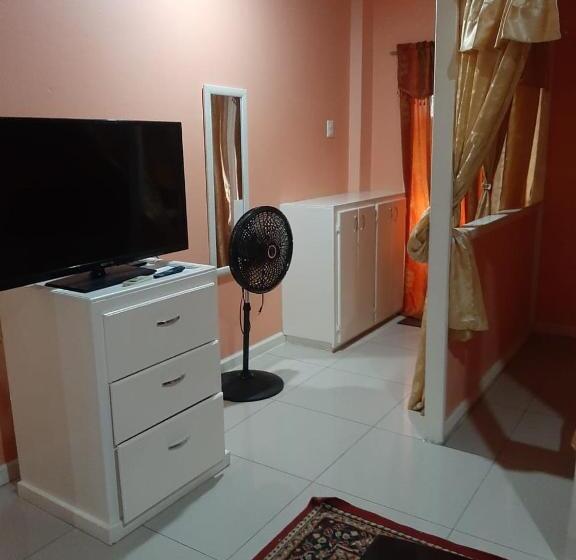 تختخواب و صبحانه Shernette Nest