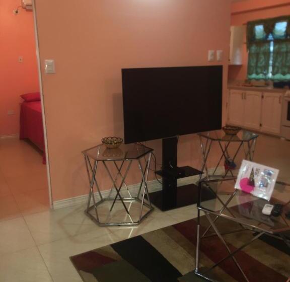 تختخواب و صبحانه Shernette Nest