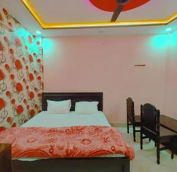 ホテル Asha Palace Near Ram Janam Bhumi