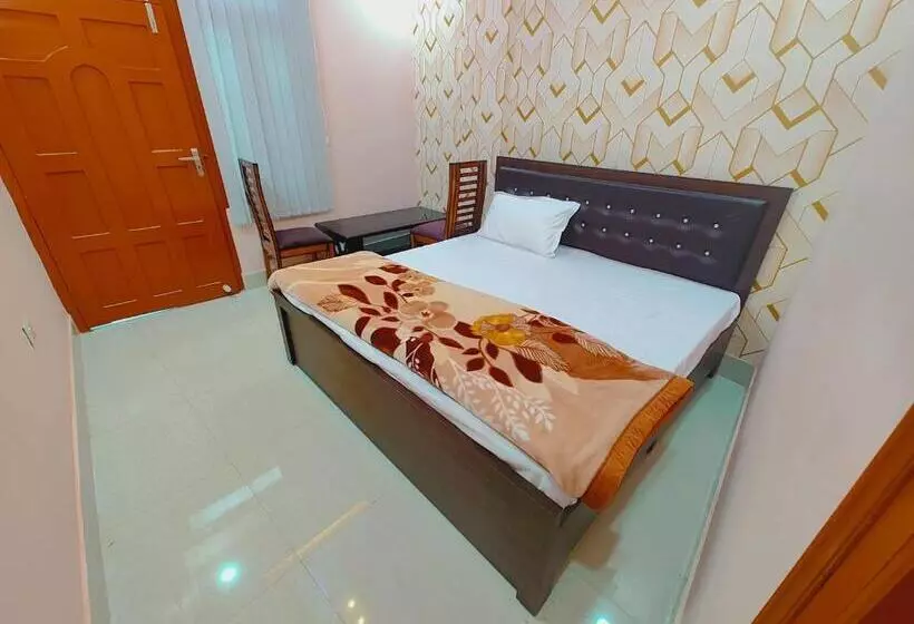 ホテル Asha Palace Near Ram Janam Bhumi
